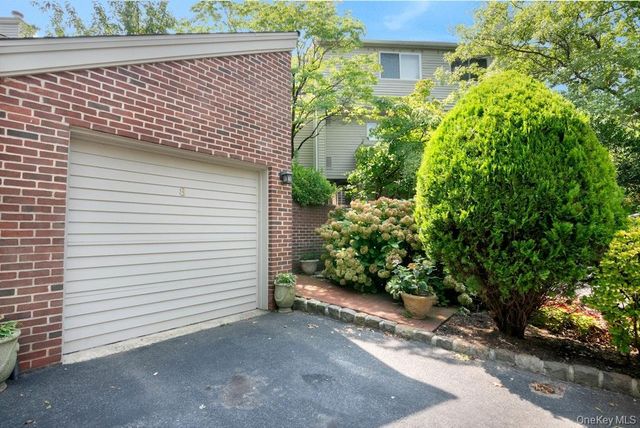 8 Waterside Close, Eastchester, NY 10709
