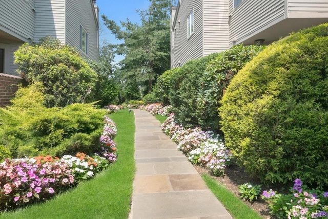 8 Waterside Close, Eastchester, NY 10709