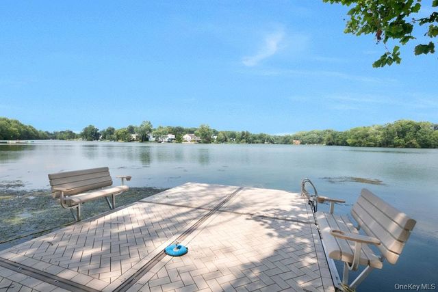 8 Waterside Close, Eastchester, NY 10709