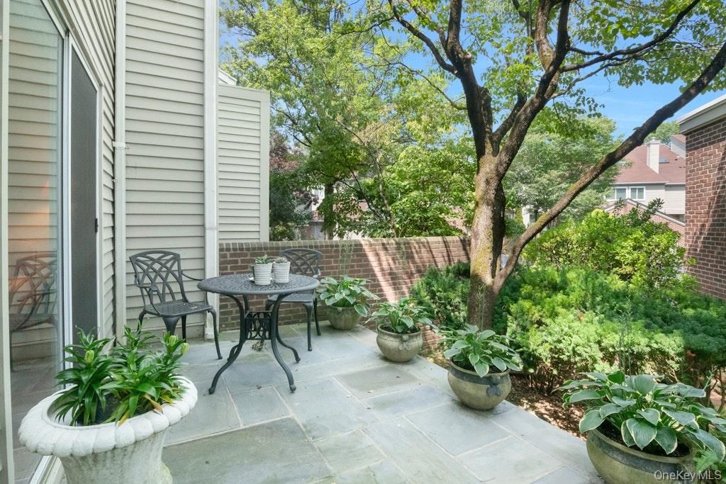 8 Waterside Close, Eastchester, NY 10709 — photo 2