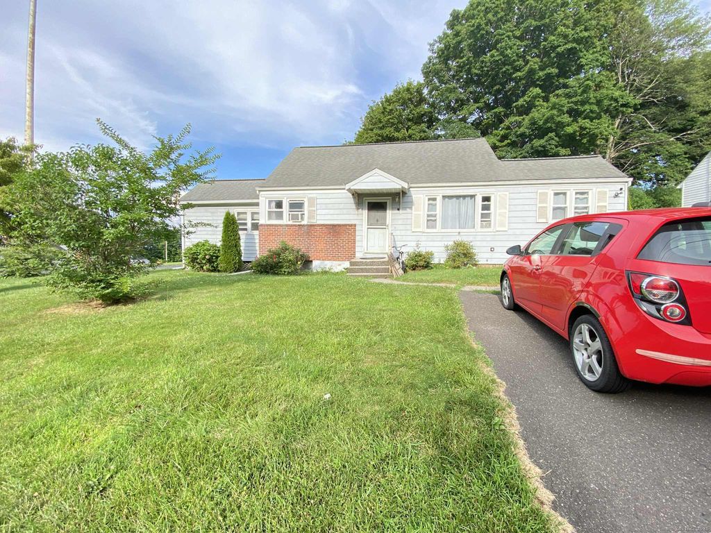 19 Dartmouth Lane, Danbury, CT 06810