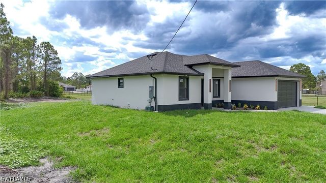 1011 Eighth AVE, Lehigh Acres, FL 33972
