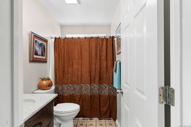 128 RIDGE GROVE RD, Kerrville, TX 78028