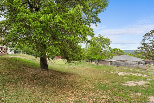 128 RIDGE GROVE RD, Kerrville, TX 78028