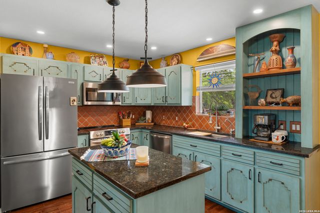 128 RIDGE GROVE RD, Kerrville, TX 78028