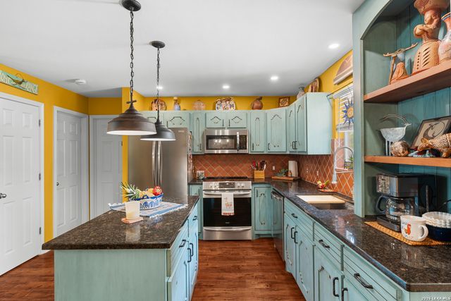 128 RIDGE GROVE RD, Kerrville, TX 78028