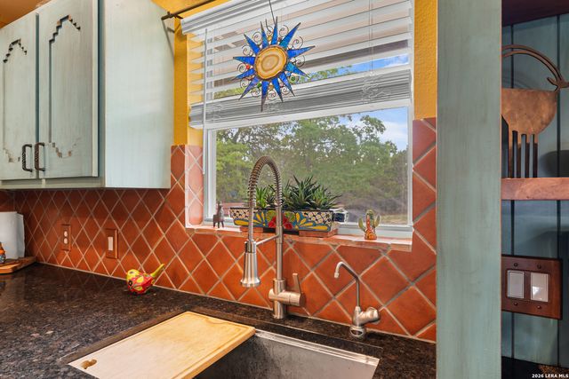 128 RIDGE GROVE RD, Kerrville, TX 78028