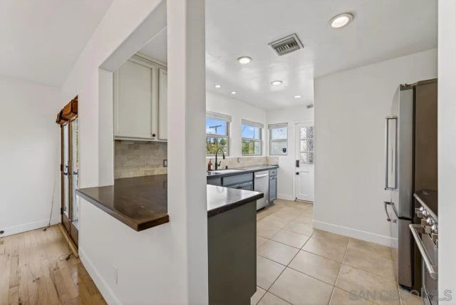 5438 Gilbert Dr A, San Diego, CA 92128