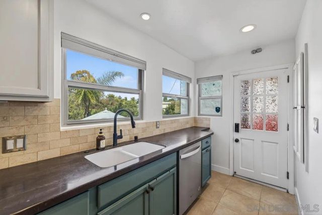 5438 Gilbert Dr A, San Diego, CA 92128