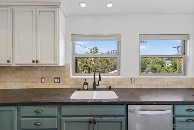 5438 Gilbert Dr A, San Diego, CA 92128