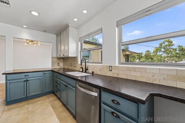 5438 Gilbert Dr A, San Diego, CA 92128