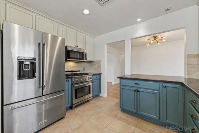 5438 Gilbert Dr A, San Diego, CA 92128