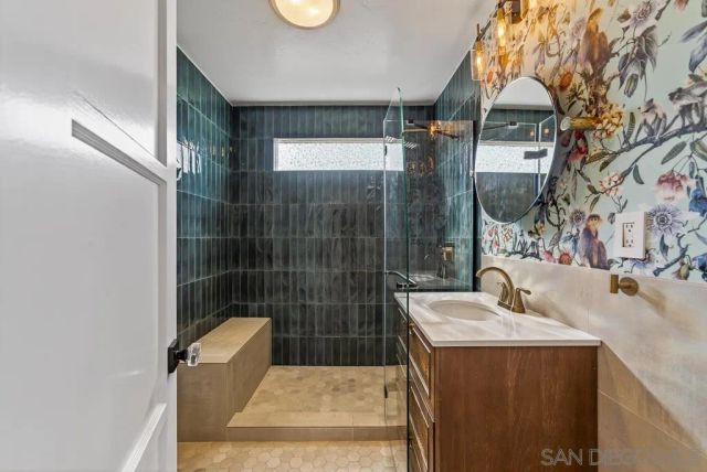 5438 Gilbert Dr A, San Diego, CA 92128