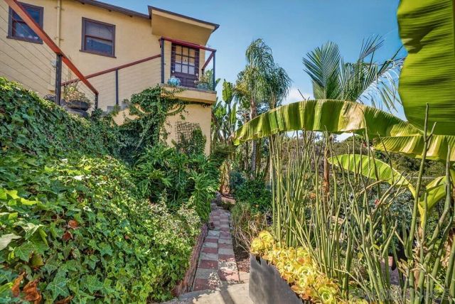 5438 Gilbert Dr A, San Diego, CA 92128