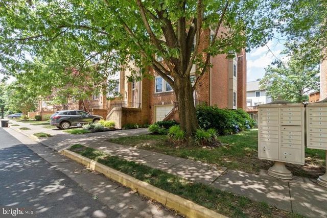3956 VALLEY RIDGE DR, Fairfax, VA 22033