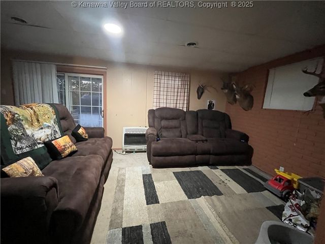 1206 Thomas Ridge Road, Leon, WV 25123