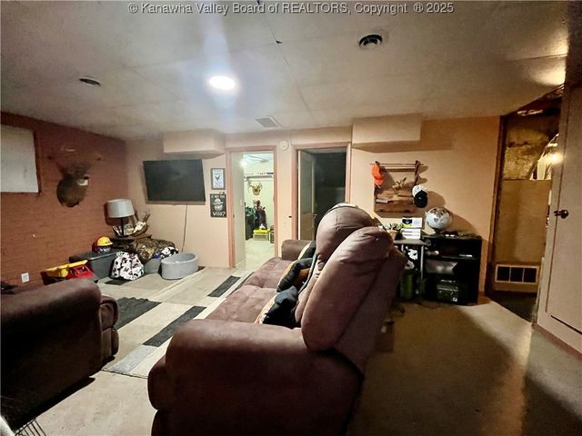 1206 Thomas Ridge Road, Leon, WV 25123