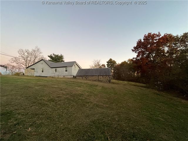 1206 Thomas Ridge Road, Leon, WV 25123