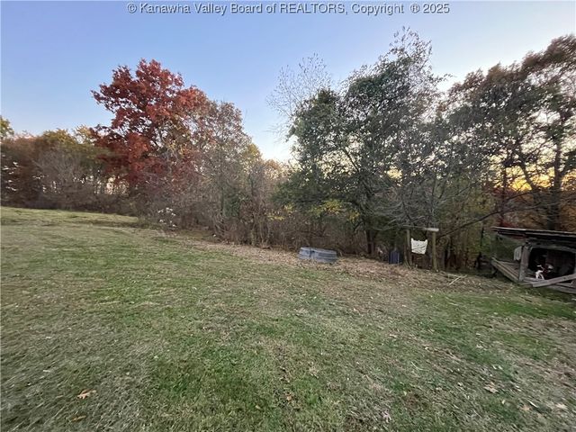 1206 Thomas Ridge Road, Leon, WV 25123
