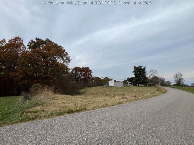 1206 Thomas Ridge Road, Leon, WV 25123