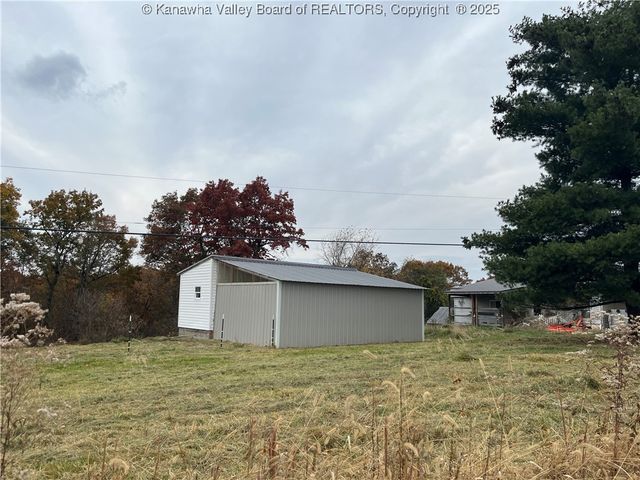 1206 Thomas Ridge Road, Leon, WV 25123