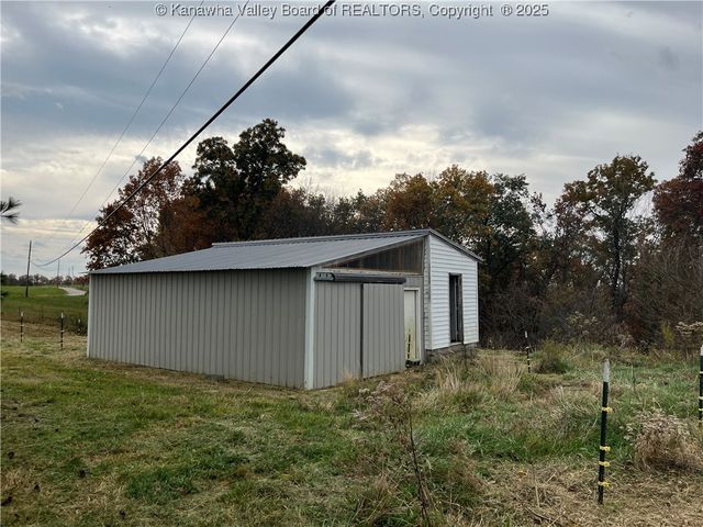 1206 Thomas Ridge Road, Leon, WV 25123