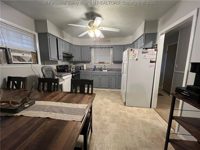 1206 Thomas Ridge Road, Leon, WV 25123