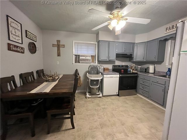 1206 Thomas Ridge Road, Leon, WV 25123