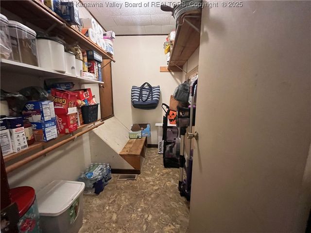 1206 Thomas Ridge Road, Leon, WV 25123