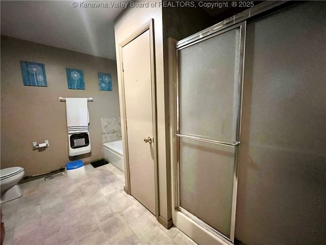 1206 Thomas Ridge Road, Leon, WV 25123