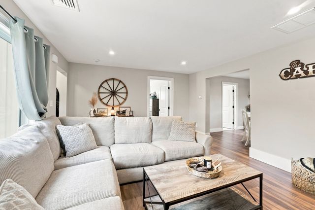 47 Perkins St, Somerset, MA 02725