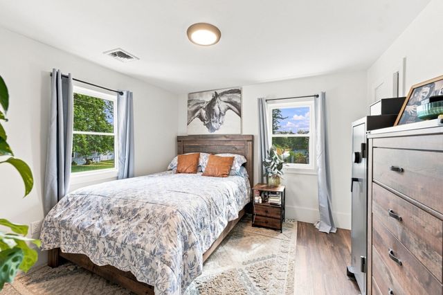 47 Perkins St, Somerset, MA 02725