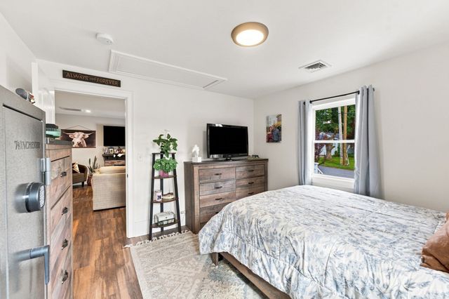 47 Perkins St, Somerset, MA 02725