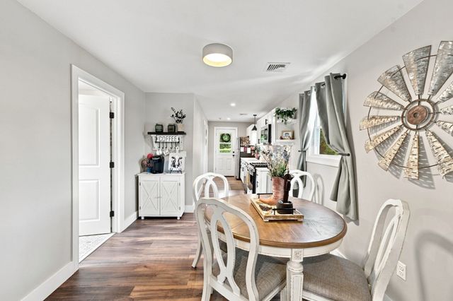 47 Perkins St, Somerset, MA 02725