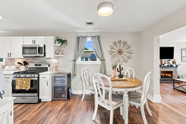 47 Perkins St, Somerset, MA 02725