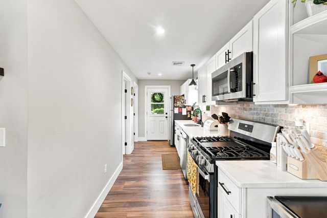 47 Perkins St, Somerset, MA 02725