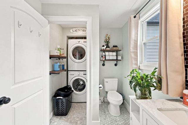 47 Perkins St, Somerset, MA 02725