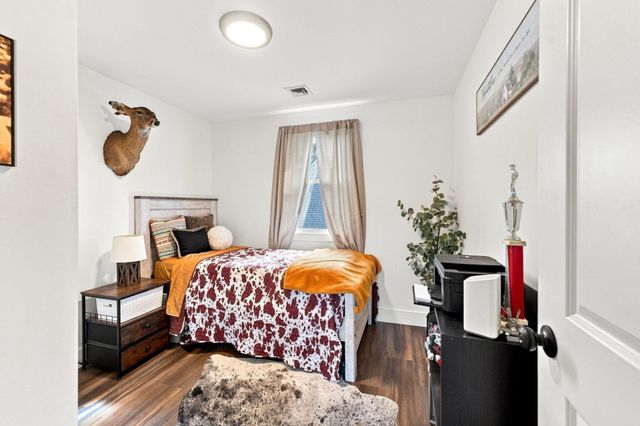 47 Perkins St, Somerset, MA 02725