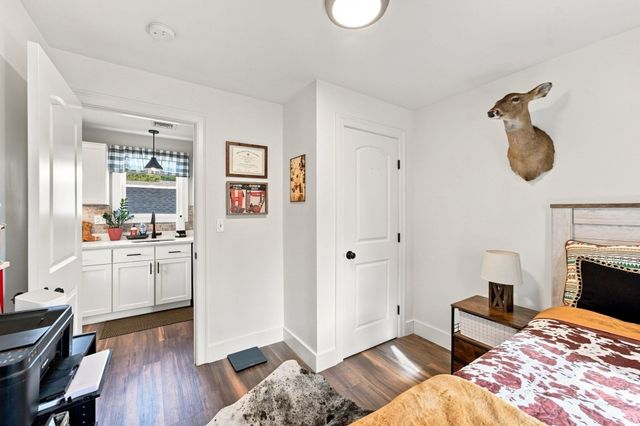 47 Perkins St, Somerset, MA 02725