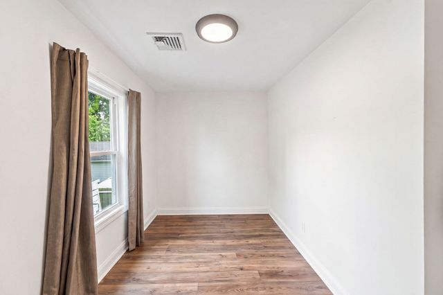 47 Perkins St, Somerset, MA 02725