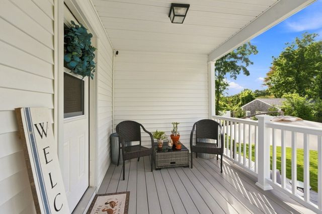 47 Perkins St, Somerset, MA 02725