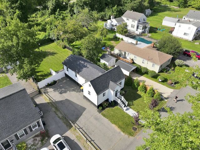 47 Perkins St, Somerset, MA 02725