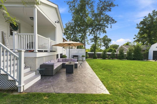 47 Perkins St, Somerset, MA 02725