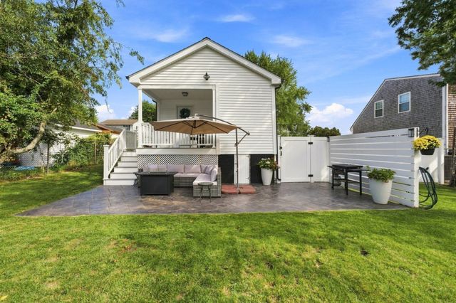 47 Perkins St, Somerset, MA 02725