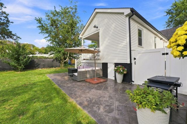 47 Perkins St, Somerset, MA 02725
