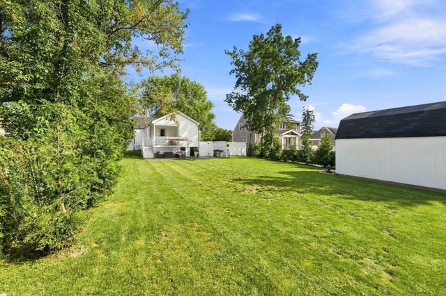 47 Perkins St, Somerset, MA 02725