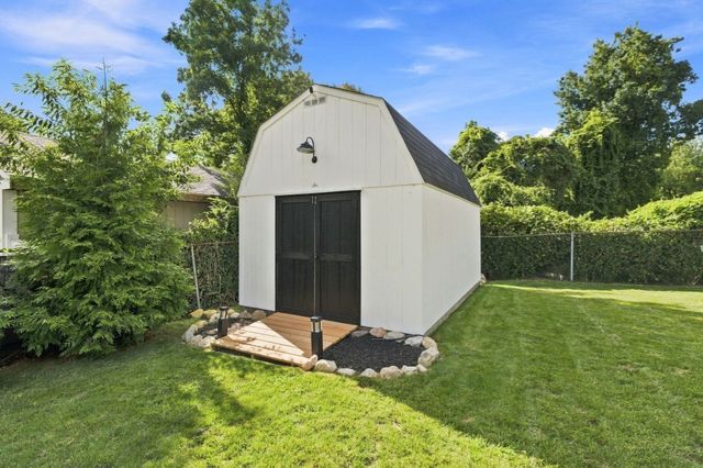 47 Perkins St, Somerset, MA 02725