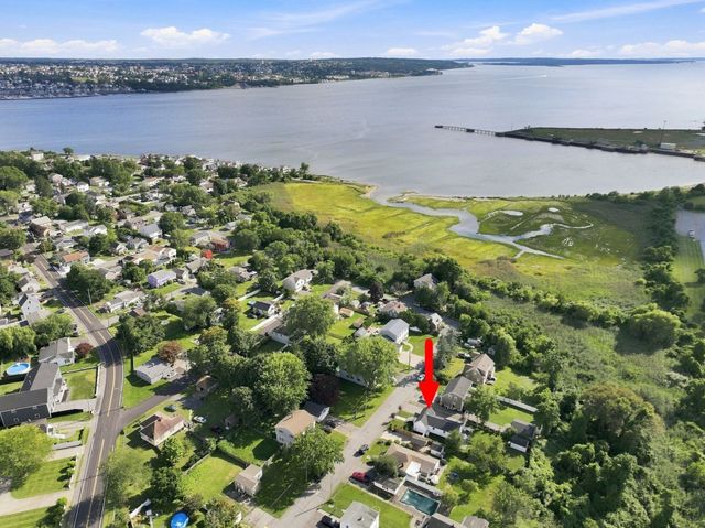 47 Perkins St, Somerset, MA 02725