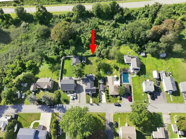47 Perkins St, Somerset, MA 02725