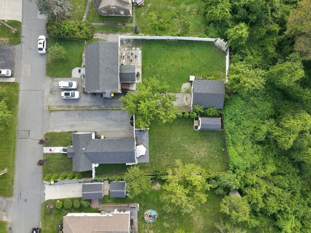 47 Perkins St, Somerset, MA 02725